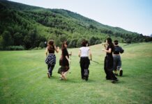 La Niña Paracaídas anuncia nova gira per sales i festivals després de consolidar el seu directe la-nina-paracaidas-anuncia-nova-gira-per-sales-i-festivals-despres-de-consolidar-el-seu-directe