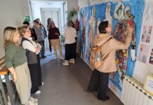 Palamós exposa el mural participatiu “Amb mirada de dona” per visibilitzar la diversitat femenina del municipi privat:-accio-social-mostra-el-mural-participatiu-“amb-mirada-de-dona”,-on-es-representa-la-diversitat-d’aquest-collectiu-a-palamos