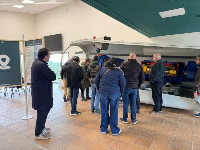 privat:-alcaldes-i-alcaldesses-del-baix-emporda-visiten-el-parc-eolic-de-les-colladetes