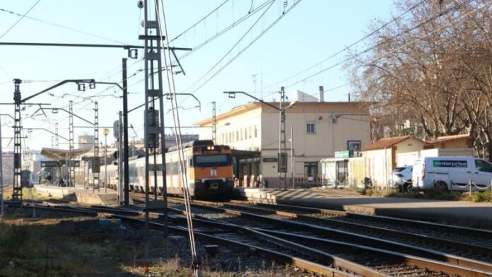 privat:-renfe-ofereix-transport-per-carretera-per-la-interrupcio-de-la-circulacio-de-trens-entre-figueres-i-portbou-per-obres privat:-renfe-ofereix-transport-per-carretera-per-la-interrupcio-de-la-circulacio-de-trens-entre-figueres-i-portbou-per-obres