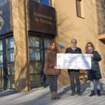privat:-forallac-lliura-la-recaptacio-del-mercat-solidari-de-nadal-de-peratallada-a-l’entitat-defar-dundu