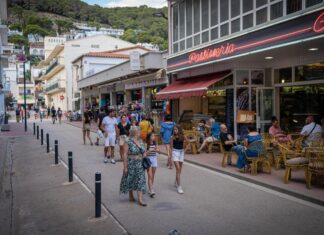 El Baix Empordà davant el mirall de l’Informe Fènix privat:-(im)-restriccions-de-transit-al-centre-comercial-de-l’estartit