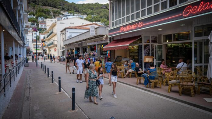 privat:-(im)-restriccions-de-transit-al-centre-comercial-de-l’estartit