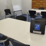 privat:-la-biblioteca-de-palamos-installa-bucles-magnetics-per-a-fer-mes-accessible-aquest-servei-a-les-persones-amb-dificultats-auditives