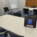 privat:-la-biblioteca-de-palamos-installa-bucles-magnetics-per-a-les-persones-amb-dificultats-auditives