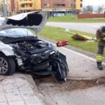privat:-aparatos-accident-a-la-bisbal:-un-vehicle-perd-el-control-i-tomba-una-farola