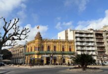 Impulsen una campanya de micromecenatge per restaurar la façana del Casino La Constància de Sant Feliu