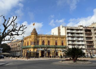 Impulsen una campanya de micromecenatge per restaurar la façana del Casino La Constància de Sant Feliu