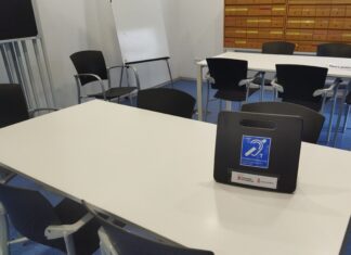Palamós instal·la bucles magnètics a la biblioteca per fomentar l’accessibilitat Bucles magnètics Palamós