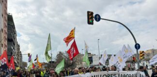 Els docents tallen l’autopista i es manifesten a Girona en el quart dia de vaga educativa
