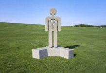 Duván porta l’escultura monumental al Parc dels Estanys amb ‘La veu de la pedra’ Art Duván Platja d'Aro Parc dels Estanys