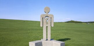 Duván porta l’escultura monumental al Parc dels Estanys amb ‘La veu de la pedra’ Art Duván Platja d'Aro Parc dels Estanys