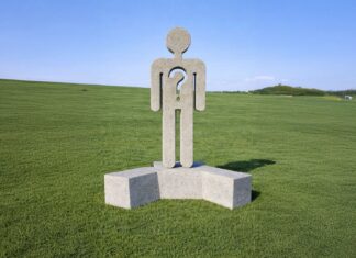 Duván porta l’escultura monumental al Parc dels Estanys amb ‘La veu de la pedra’ Art Duván Platja d'Aro Parc dels Estanys