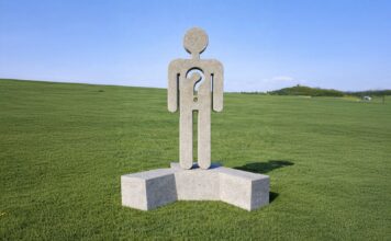 Duván porta l’escultura monumental al Parc dels Estanys amb ‘La veu de la pedra’ Art Duván Platja d'Aro Parc dels Estanys