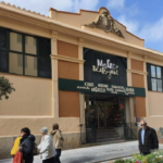 privat:-l’ajuntament-restaura-les-facanes-del-mercat-municipal-de-la-carn-i-millora-el-sistema-de-recollida-d’aigues