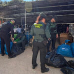 privat:-intervenen-mes-de-1200-articles-falsos-de-tres-parades-del-mercat-de-sant-feliu-de-guixols-per-valor-de-900.000-euros
