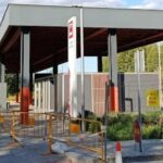 privat:-reparen-els-desperfectes-que-les-ventades-van-provocar-a-l’estacio-de-busos-de-la-bisbal-d’emporda