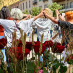 privat:-palafrugell-viu-un-sant-jordi-massiu-amb-la-fira-al-carrer,-activitats-culturals-i-la-participacio-de-la-comunitat-educativa