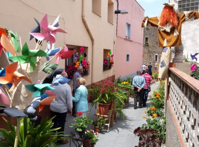 privat:-tot-a-punt-per-a-una-nova-edicio-del-“sant-joan-florit”,-que-enguany-engalanara-amb-flors-i-plantes,-16-carrers-i-20-espais,-patis-i-jardins privat:-tot-a-punt-per-a-una-nova-edicio-del-“sant-joan-florit”,-que-enguany-engalanara-amb-flors-i-plantes,-16-carrers-i-20-espais,-patis-i-jardins