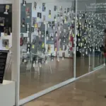 L’exposició «Veus silenciades» arriba a La Bisbal per homenatjar els periodistes assassinats a Gaza