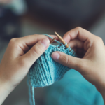 Palamós impulsa un arbre de Nadal fet de ganxet amb la participació de la ciutadania