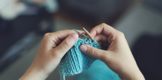 Palamós impulsa un arbre de Nadal fet de ganxet amb la participació de la ciutadania