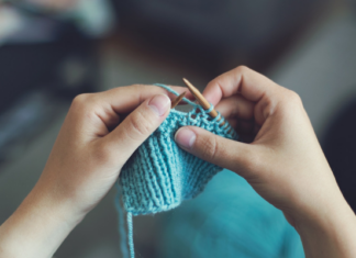 Palamós impulsa un arbre de Nadal fet de ganxet amb la participació de la ciutadania