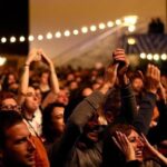 privat:-el-festival-flors-i-violes-omple-palafrugell-de-color,-musica-i-gent