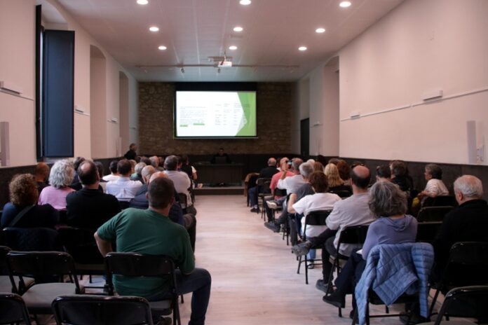 privat:-una-seixantena-de-municipis-gironins-firmen-un-manifest-perque-s’aturi-el-pla-d’energies-renovables-promogut-pel-govern