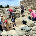 privat:-les-excavacions-a-la-ciutadella-de-roses-localitzen-estructures-d’epoca-grega-i-d’una-ocupacio-a-partir-del-segle-vii-dc