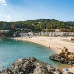 privat:-l’ajuntament-de-begur-avanca-la-temporada-de-serveis-a-les-platges-davant-l’arribada-primerenca-de-visitants