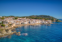 Una barca amb onze tripulants xoca contra les roques a Calella de Palafrugell privat:-palafrugell-reforca-la-recollida-comercial-al-front-maritim-de-calella,-llafranc-i-tamariu-els-caps-de-setmana-amb-l’objectiu-de-millorar-la-imatge-dels-nuclis