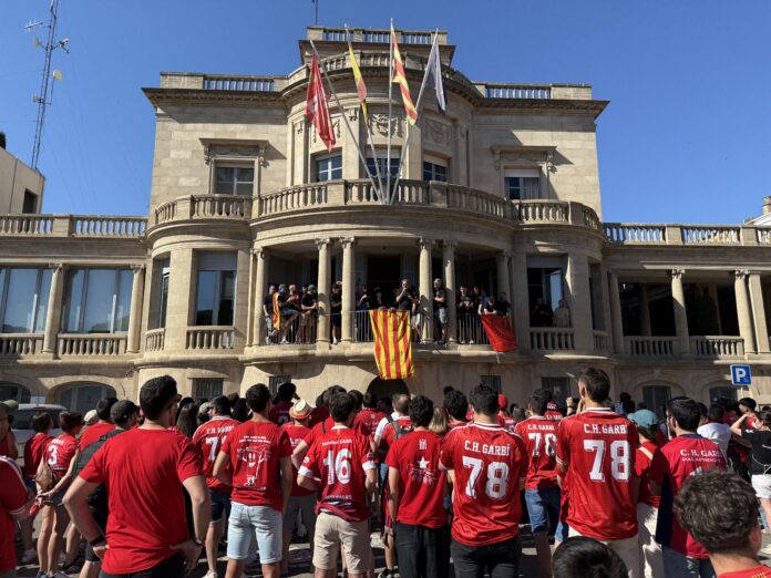 privat:-el-club-handbol-garbi-celebra-amb-una-rua-i-una-recepcio-a-l’ajuntament-de-palafrugell-l’ascens-a-primera-nacional-masculina privat:-el-club-handbol-garbi-celebra-amb-una-rua-i-una-recepcio-a-l’ajuntament-de-palafrugell-l’ascens-a-primera-nacional-masculina
