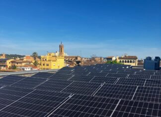 La Bisbal amplia la xarxa d’energia solar municipal amb noves plaques fotovoltaiques a l’Arxiu Comarcal Plaques Solars La Bisbal