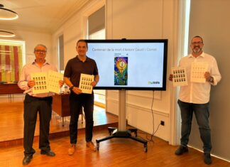 L’associació Filatèlica i de Col·leccionisme de Sant Feliu presenta dos segells dedicats a Gaudí i a Josep Irla Presentació segell associació filatèlica sant feliu