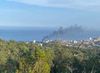 Els Bombers controlen un incendi en un hotel de Platja d’Aro Bombers incendi platja d'aro