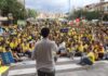 Unes 4.500 persones es manifesten a Girona per exigir més recursos a les aules i reduir la burocràcia vaga mestres comarques gironines