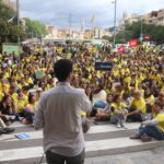 Unes 4.500 persones es manifesten a Girona per exigir més recursos a les aules i reduir la burocràcia vaga mestres comarques gironines