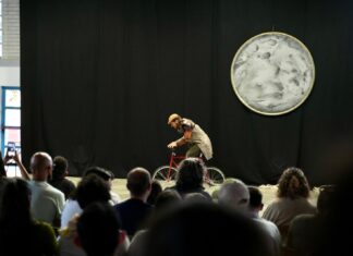 Yldor Llach ens fa imaginar que encara podem volar