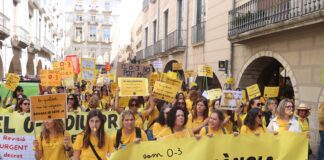 Prop de 800 persones es manifesten a Girona per reclamar més recursos per a l’educació de 0 a 3 anys