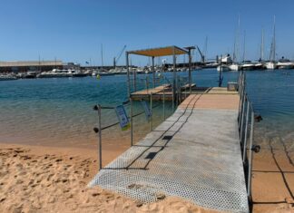 La platja Gran de Palamós manté un any més el sistema d’accés autònom al mar per a persones amb mobilitat reduïda privat:-la-platja-gran-de-palamos-consolida-l’accessibilitat-al-bany-amb-la-posada-en-funcionament-de-la-plataforma-adaptada,-un-any-mes