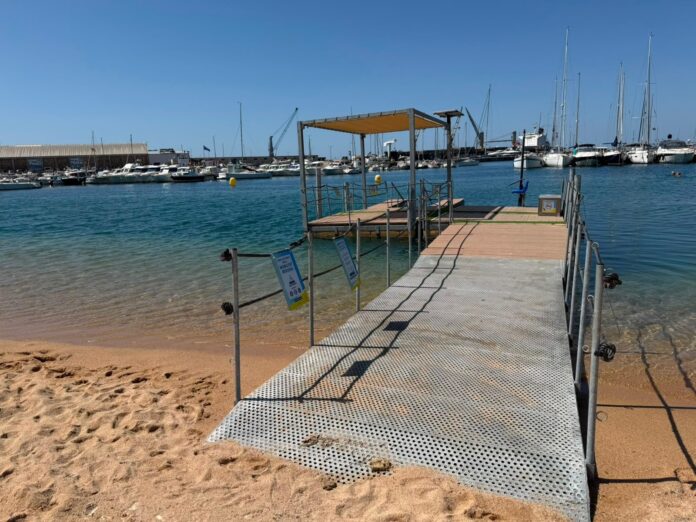 privat:-la-platja-gran-de-palamos-consolida-l’accessibilitat-al-bany-amb-la-posada-en-funcionament-de-la-plataforma-adaptada,-un-any-mes privat:-la-platja-gran-de-palamos-consolida-l’accessibilitat-al-bany-amb-la-posada-en-funcionament-de-la-plataforma-adaptada,-un-any-mes