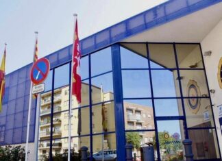 Detenen dos joves per un presumpte punt de venda de droga al centre de Palafrugell privat:-la-policia-local-de-palafrugell-deixara-de-fer-hores-extra-i-reclama-millores-a-les-condicions-laborals