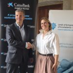 CaixaBank i la Unió d’Empresaris d’Hostaleria i Turisme de la Costa Brava Centre renoven el seu conveni de col·laboració Foto signatura conveni Caixabank costa brava centre