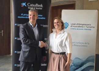 CaixaBank i la Unió d’Empresaris d’Hostaleria i Turisme de la Costa Brava Centre renoven el seu conveni de col·laboració Foto signatura conveni Caixabank costa brava centre
