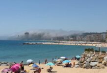 No és un incendi a Sant Antoni de Calonge. És boira marinera i així es produeix aquest fenòmen boira marinera a sant antoni de calonge
