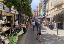 Una quarantena de comerços participen aquest dissabte a la fira Palamós Swing al centre de la vila