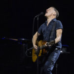 Bryan Adams agraeix la tasca dels Bombers de les Gavarres en l’obertura del Cap Roig Festival El cantant Bryan Adams durant el seu concert al Cap Roig Festival Data de publicació: dissabte 04 de juliol del 2026, 06:29 Localització: Calella de Palafrugell Autor: Cedida per Jose Irun / Cap Roig Festival