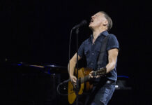Bryan Adams agraeix la tasca dels Bombers de les Gavarres en l’obertura del Cap Roig Festival El cantant Bryan Adams durant el seu concert al Cap Roig Festival Data de publicació: dissabte 04 de juliol del 2026, 06:29 Localització: Calella de Palafrugell Autor: Cedida per Jose Irun / Cap Roig Festival