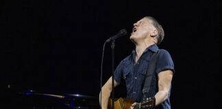 Bryan Adams agraeix la tasca dels Bombers de les Gavarres en l’obertura del Cap Roig Festival El cantant Bryan Adams durant el seu concert al Cap Roig Festival Data de publicació: dissabte 04 de juliol del 2026, 06:29 Localització: Calella de Palafrugell Autor: Cedida per Jose Irun / Cap Roig Festival